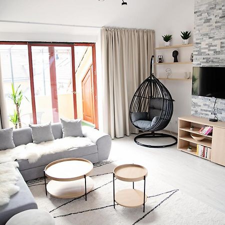 Cozy Modern Apartment In The Old Town - Hlavna Street Кошице Екстер'єр фото